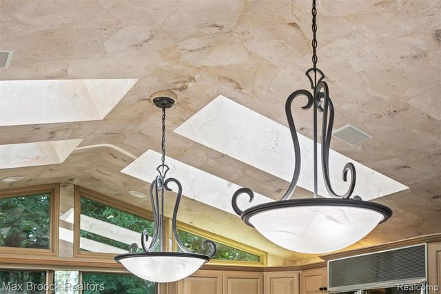 3333 W Shore Drive, Orchard Lake, MI 48324