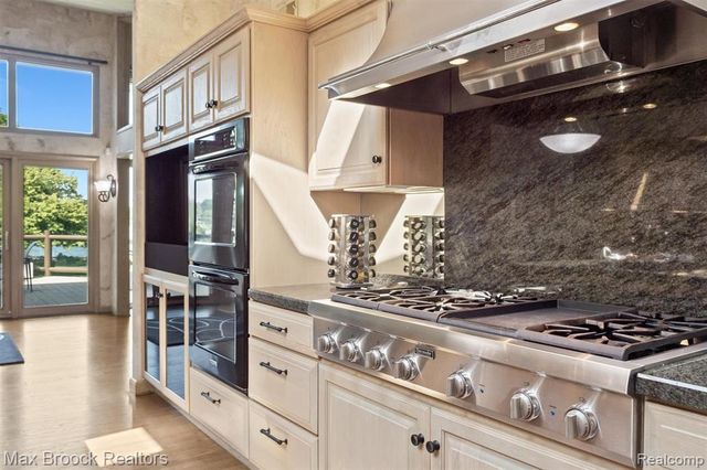 3333 W Shore Drive, Orchard Lake, MI 48324