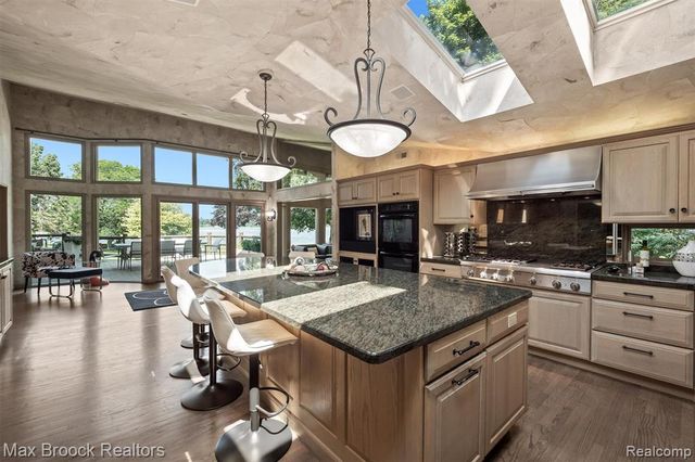 3333 W Shore Drive, Orchard Lake, MI 48324