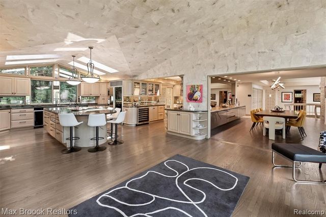 3333 W Shore Drive, Orchard Lake, MI 48324