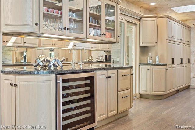 3333 W Shore Drive, Orchard Lake, MI 48324