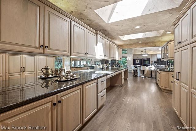 3333 W Shore Drive, Orchard Lake, MI 48324