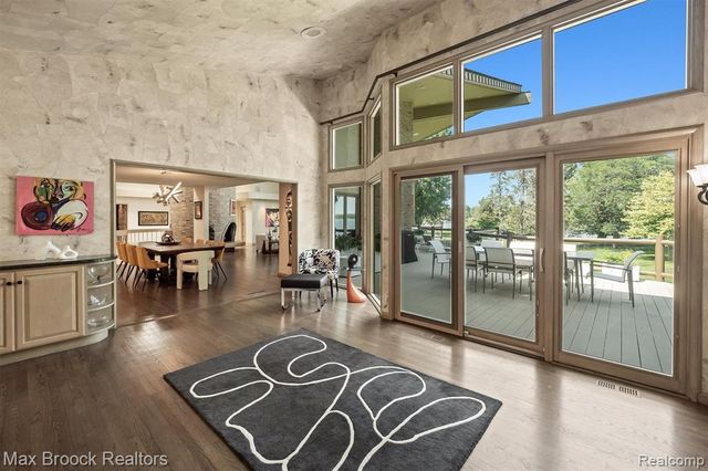 3333 W Shore Drive, Orchard Lake, MI 48324