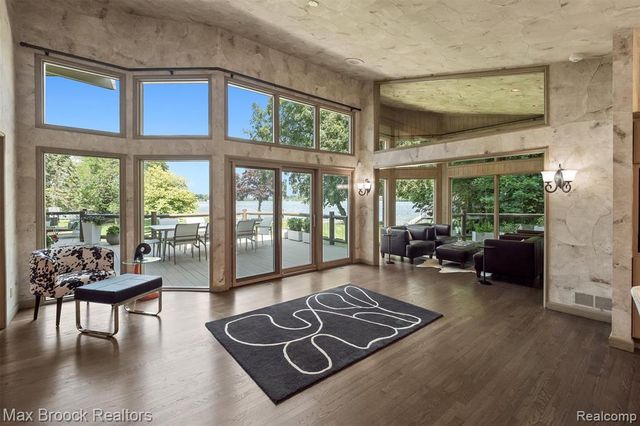 3333 W Shore Drive, Orchard Lake, MI 48324