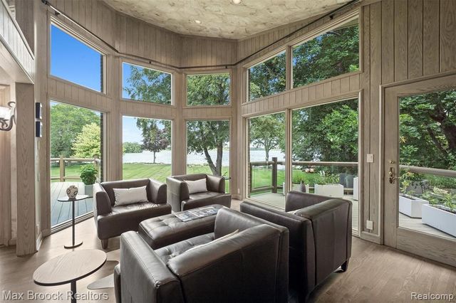 3333 W Shore Drive, Orchard Lake, MI 48324