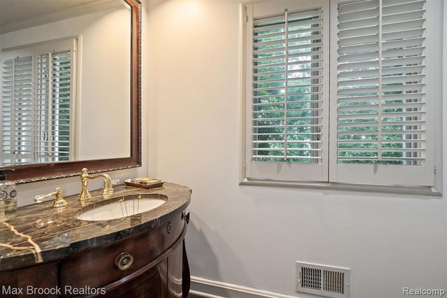 3333 W Shore Drive, Orchard Lake, MI 48324