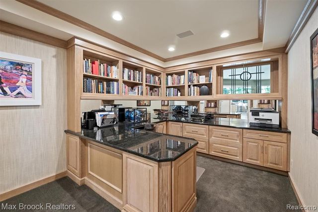 3333 W Shore Drive, Orchard Lake, MI 48324