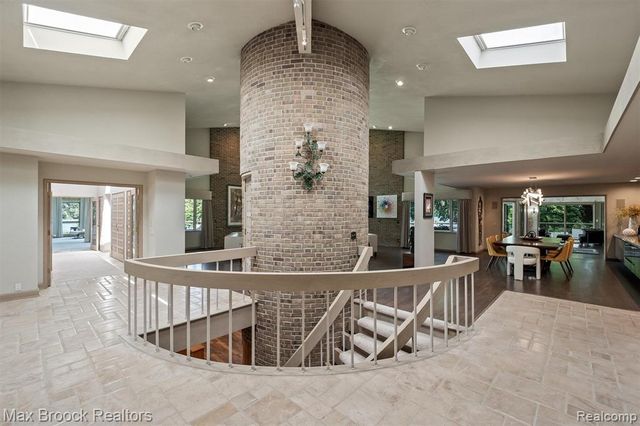 3333 W Shore Drive, Orchard Lake, MI 48324