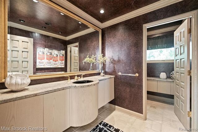 3333 W Shore Drive, Orchard Lake, MI 48324