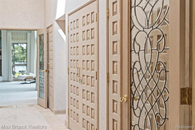 3333 W Shore Drive, Orchard Lake, MI 48324