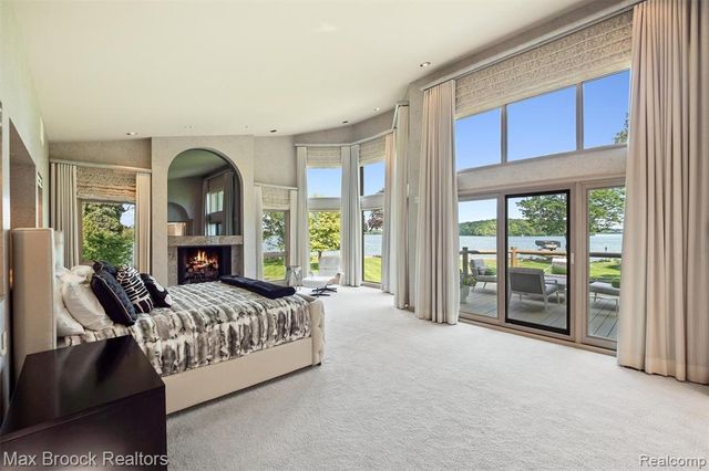 3333 W Shore Drive, Orchard Lake, MI 48324