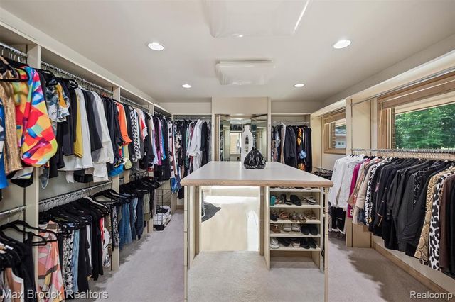 3333 W Shore Drive, Orchard Lake, MI 48324