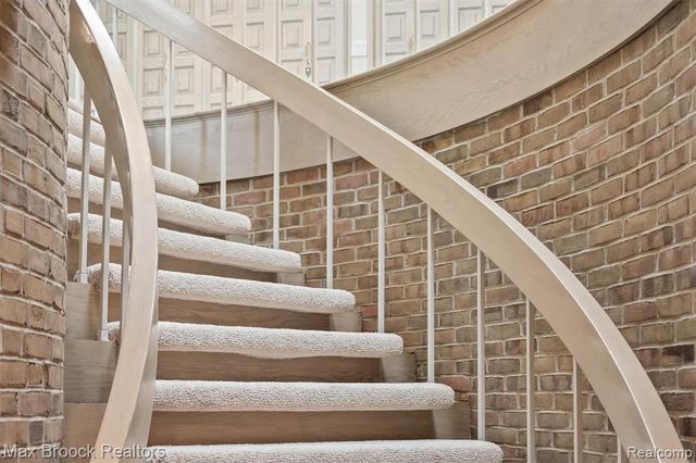 3333 W Shore Drive, Orchard Lake, MI 48324