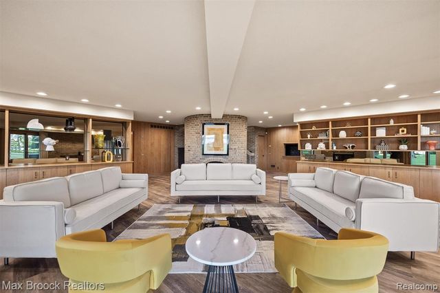 3333 W Shore Drive, Orchard Lake, MI 48324