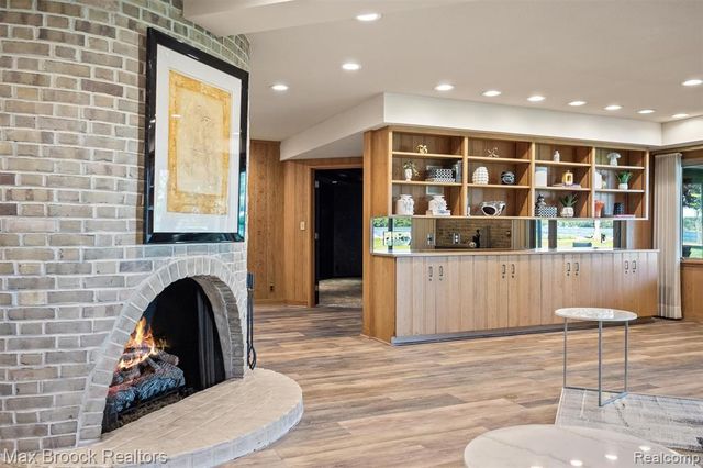 3333 W Shore Drive, Orchard Lake, MI 48324