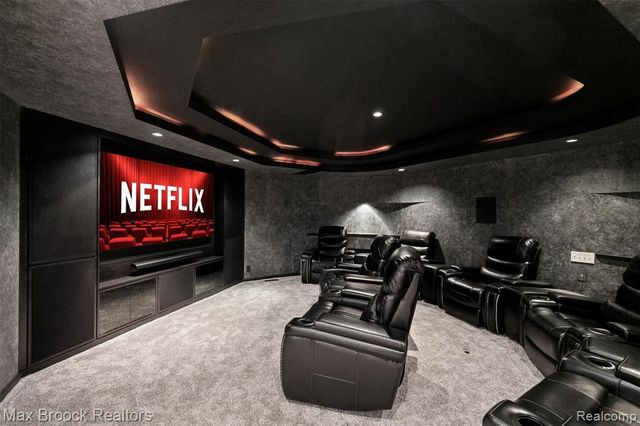 3333 W Shore Drive, Orchard Lake, MI 48324