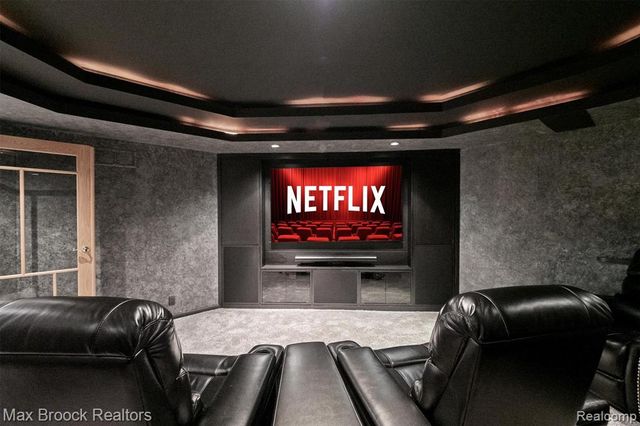 3333 W Shore Drive, Orchard Lake, MI 48324