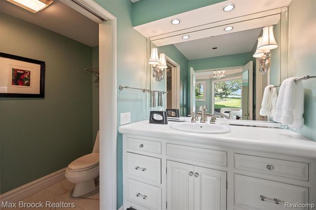 3333 W Shore Drive, Orchard Lake, MI 48324