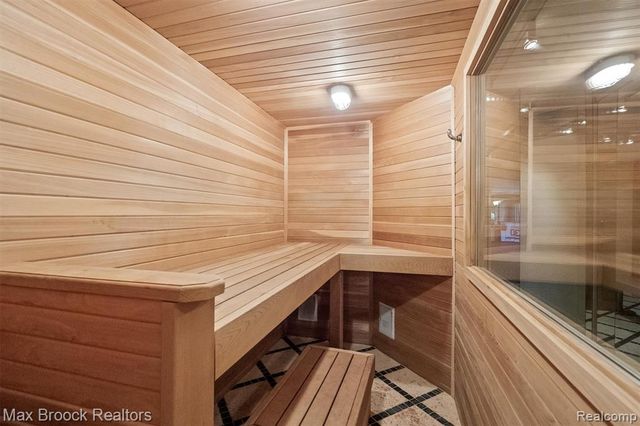 3333 W Shore Drive, Orchard Lake, MI 48324