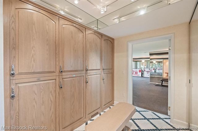 3333 W Shore Drive, Orchard Lake, MI 48324