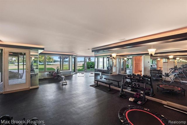 3333 W Shore Drive, Orchard Lake, MI 48324