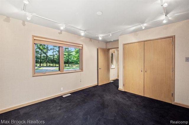 3333 W Shore Drive, Orchard Lake, MI 48324