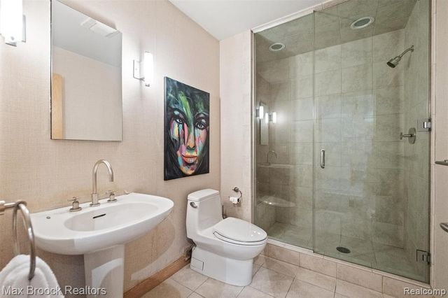 3333 W Shore Drive, Orchard Lake, MI 48324