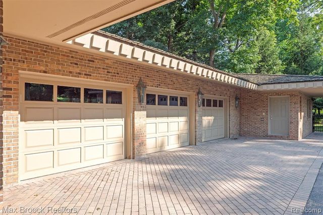 3333 W Shore Drive, Orchard Lake, MI 48324