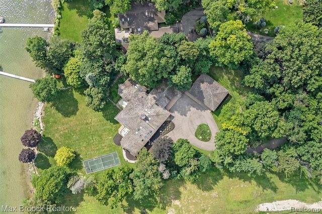3333 W Shore Drive, Orchard Lake, MI 48324