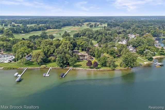 3333 W Shore Drive, Orchard Lake, MI 48324
