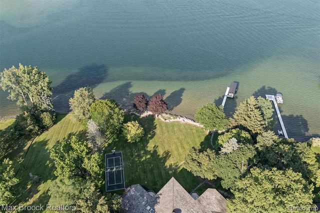 3333 W Shore Drive, Orchard Lake, MI 48324