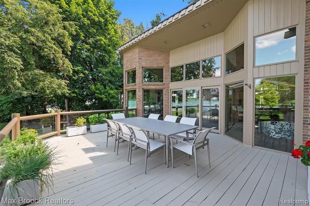 3333 W Shore Drive, Orchard Lake, MI 48324