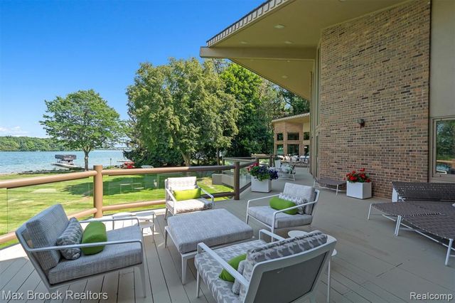 3333 W Shore Drive, Orchard Lake, MI 48324