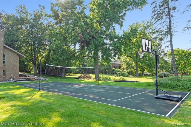 3333 W Shore Drive, Orchard Lake, MI 48324