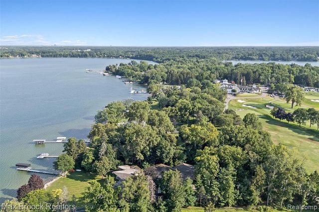 3333 W Shore Drive, Orchard Lake, MI 48324
