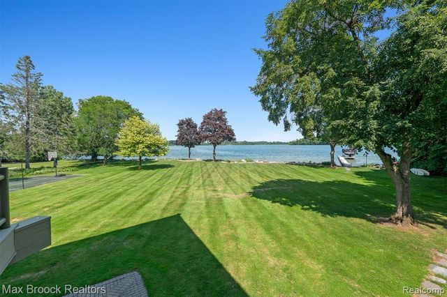 3333 W Shore Drive, Orchard Lake, MI 48324