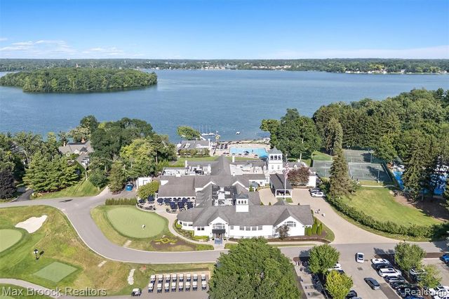 3333 W Shore Drive, Orchard Lake, MI 48324