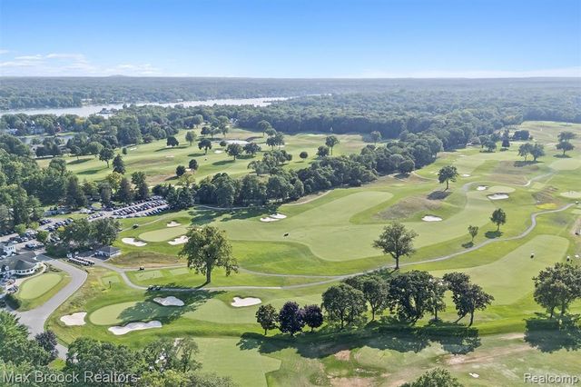 3333 W Shore Drive, Orchard Lake, MI 48324