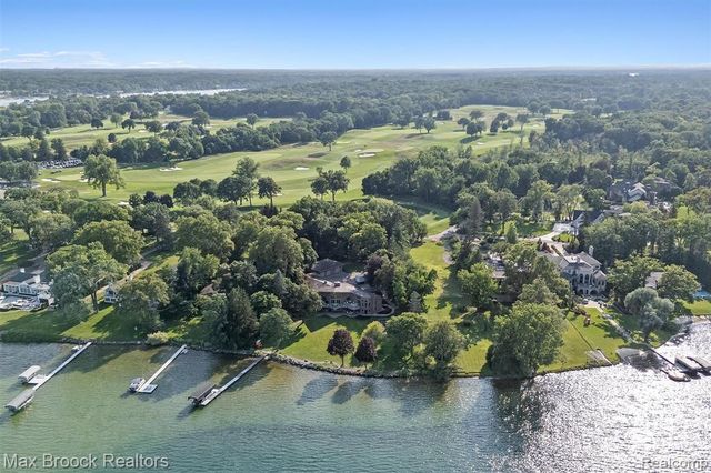 3333 W Shore Drive, Orchard Lake, MI 48324