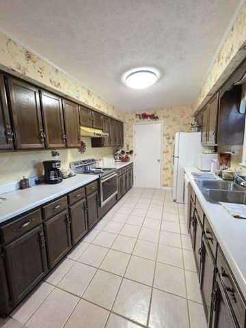 345 Plantation Avenue, Somerset, KY 42501