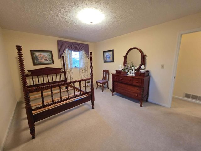 345 Plantation Avenue, Somerset, KY 42501