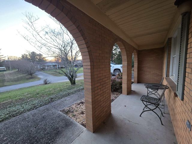 345 Plantation Avenue, Somerset, KY 42501