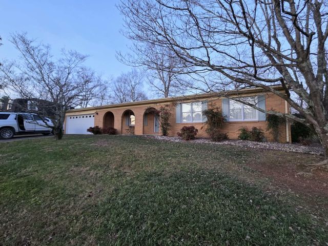 345 Plantation Avenue, Somerset, KY 42501