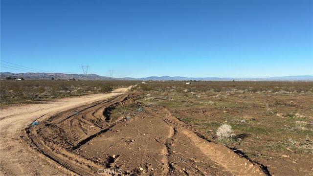 172 W Avenue U, Palmdale, CA 93551