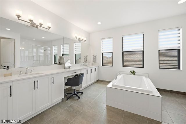 20281 Fair Oak LN, Estero, FL 33928