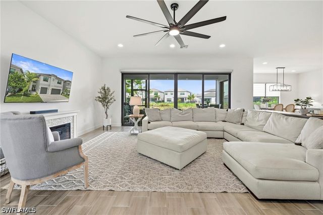 20281 Fair Oak LN, Estero, FL 33928
