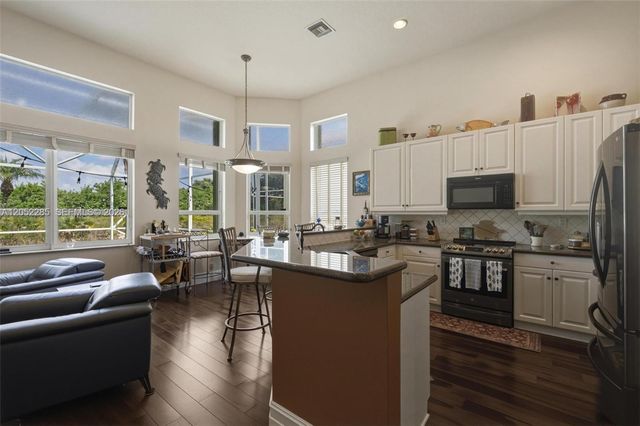 5818 NW 126th Ter, Coral Springs, FL 33076