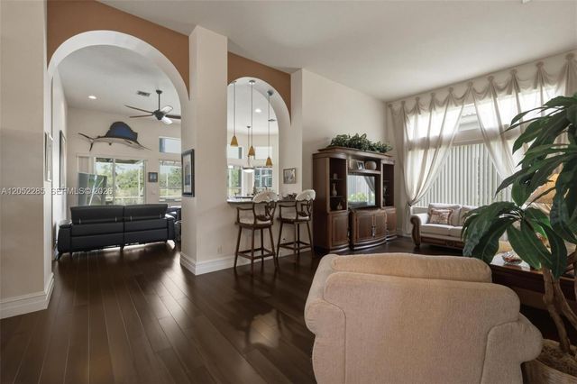 5818 NW 126th Ter, Coral Springs, FL 33076