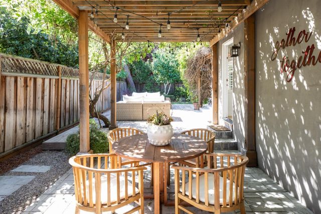 1033 Oakland Avenue, Menlo Park, CA 94025