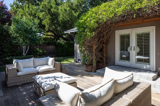 1033 Oakland Avenue, Menlo Park, CA 94025